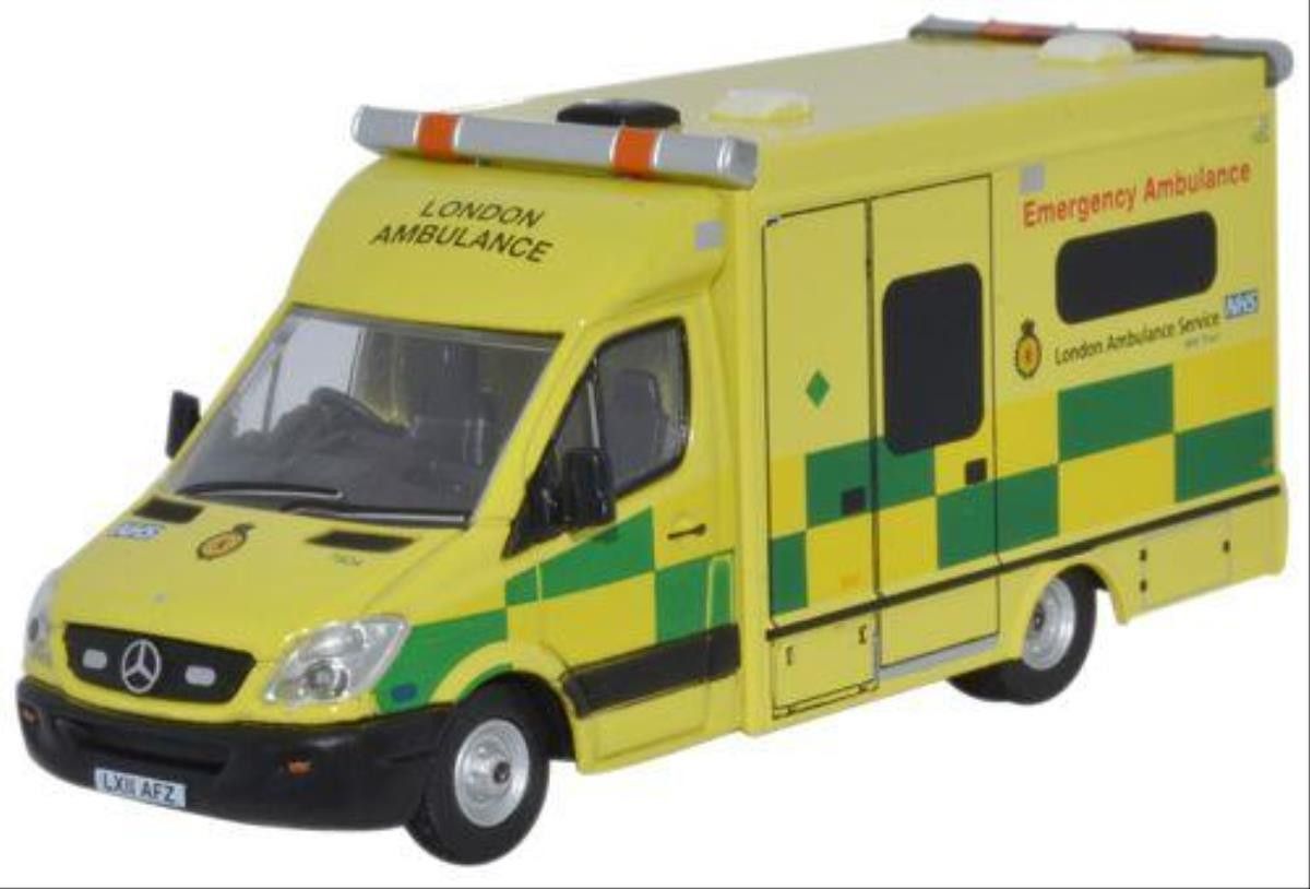 Oxford Diecast Mercedes Ambulance London (76MA002) 1:76 (OO) Scale Model