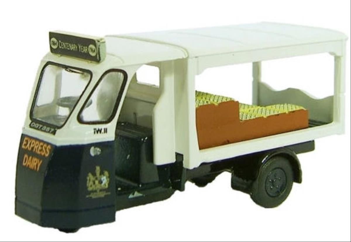 Oxford Diecast Wales & Edwards Standard Milk Float Express Dairy (Late)
(76WE001) 1:76 (OO) Scale Model