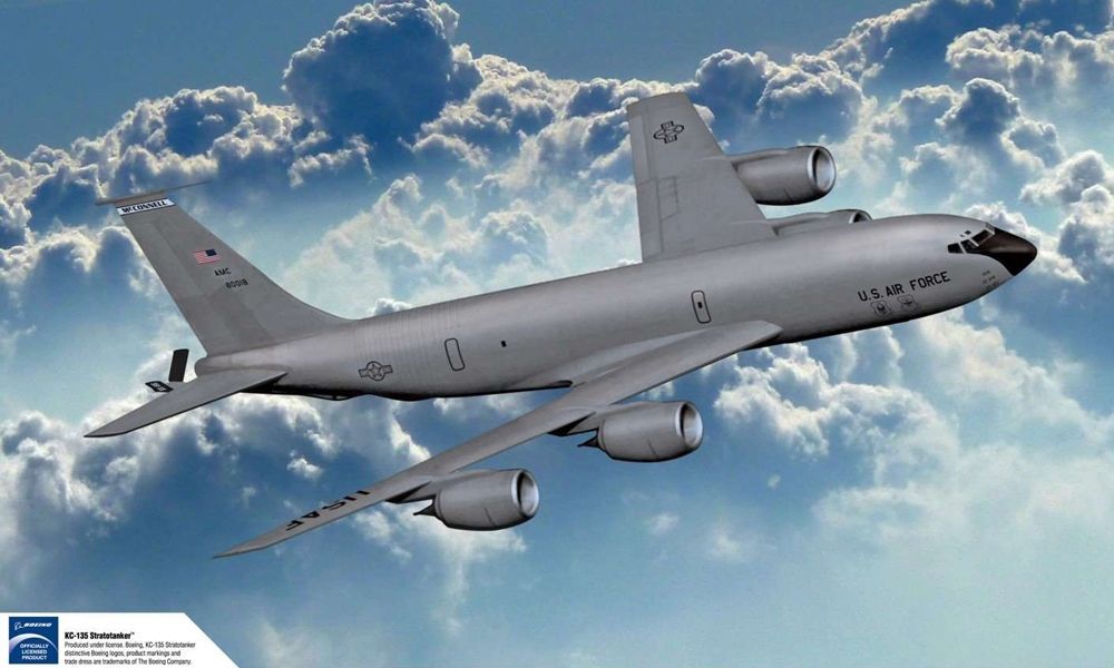 Academy 12638 US Air Force KC-135R Stratotanker Aerial Refueling Aircraft 1:144 Scale Plastic Model Kit