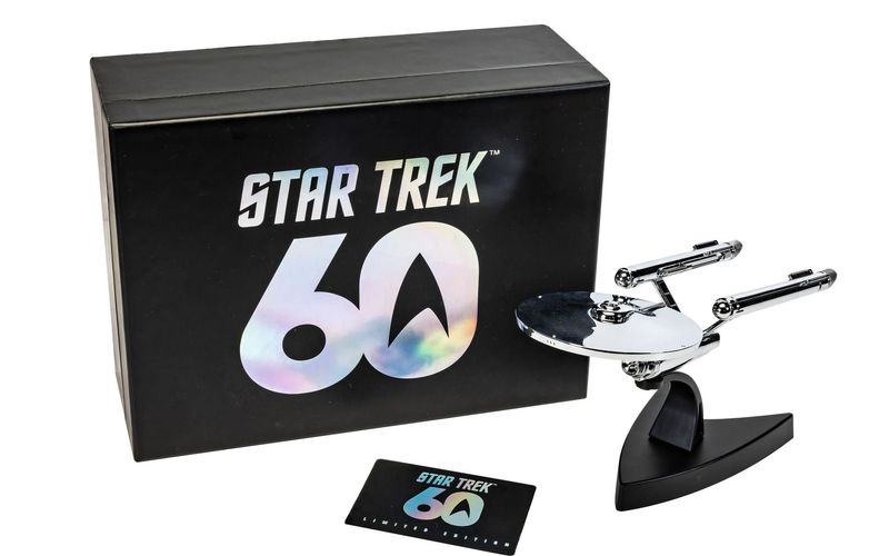 Corgi CC96610S U.S.S. Enterprise NCC-1701 - Star Trek 60th Anniversary Edition Diecast Model Corgi CC96610S U.S.S. Enterprise NCC-1701 - Star Trek 60th Anniversary Edition Diecast Model
