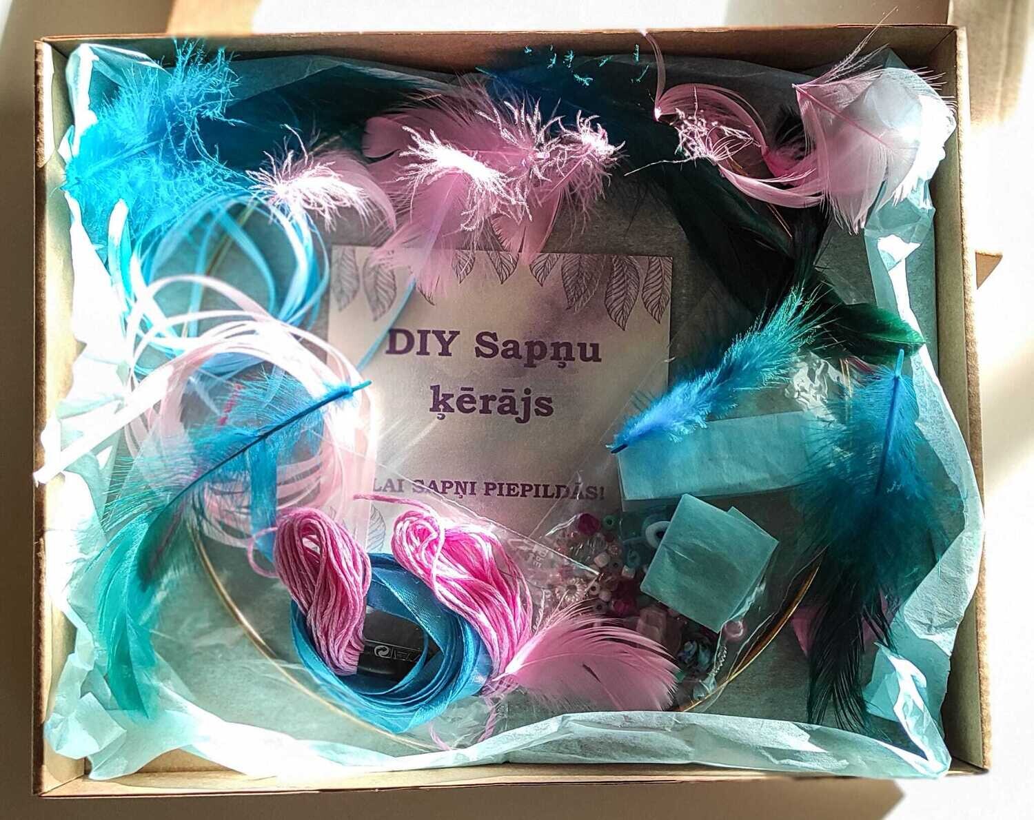Handmade DIY Dream catcher set. Each a unique piece of art. Click to choose the colour! ///
Dari pats Sapņu ķērāja komplekts. Rokām gatavots. Katrs komplekts ir unikāls mākslas darbs. Izvēlies krāsu!