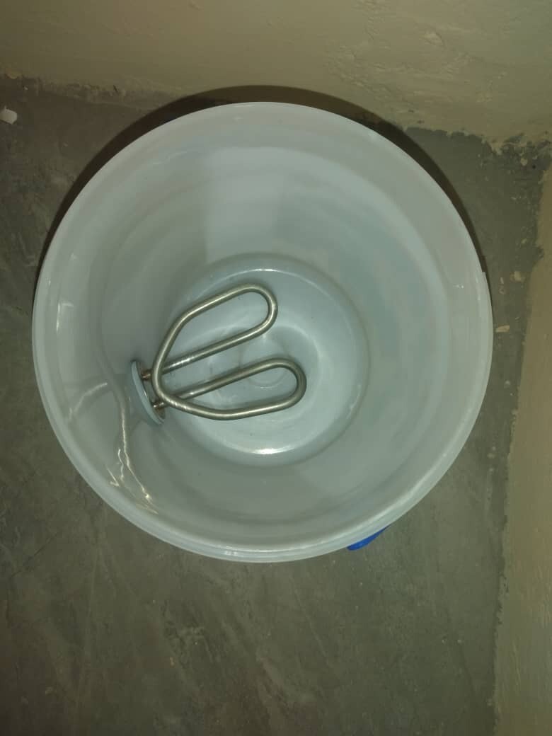 Water heating bucket
