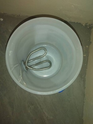 Water heating bucket