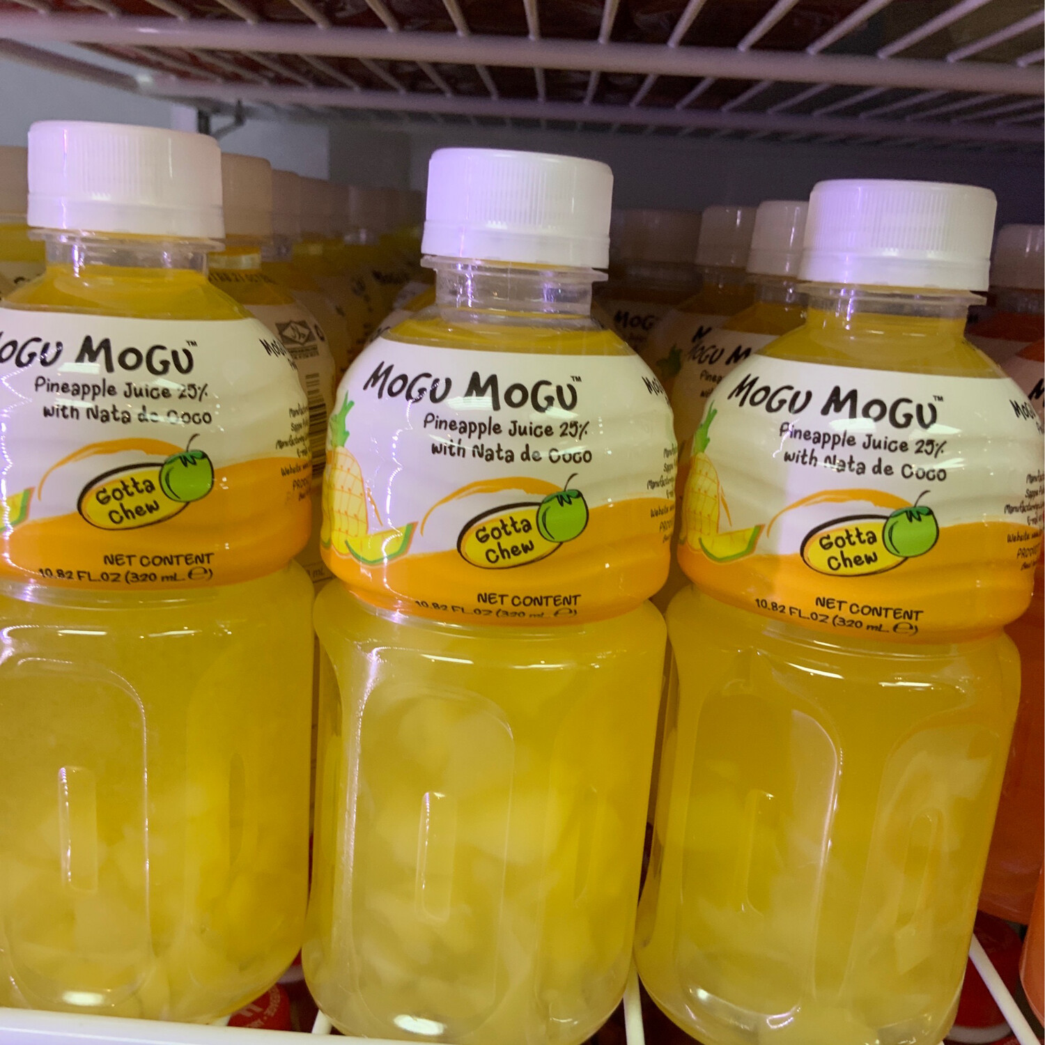 Mogu Mogu - Pineapple Juice 25% With Nata de Coco