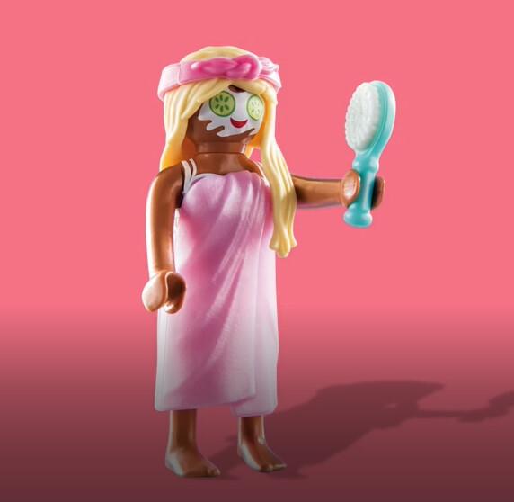 70735 Lady with Face Mask