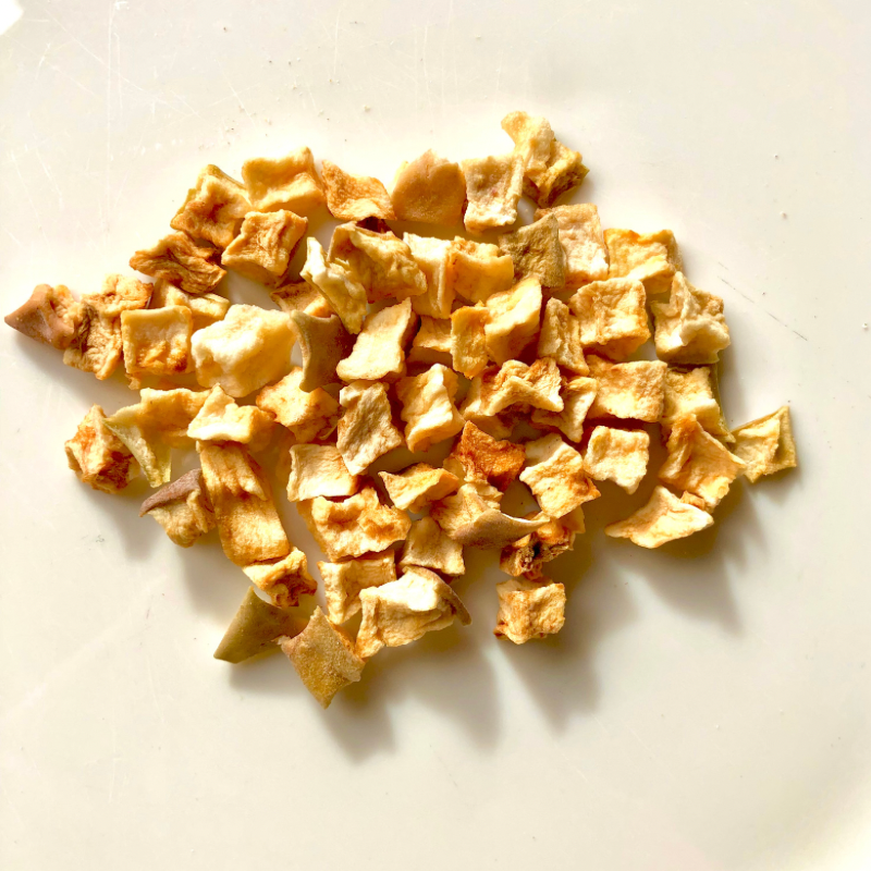Pommes séchées bio coupées en cube Pommes séchées bio coupées en cube