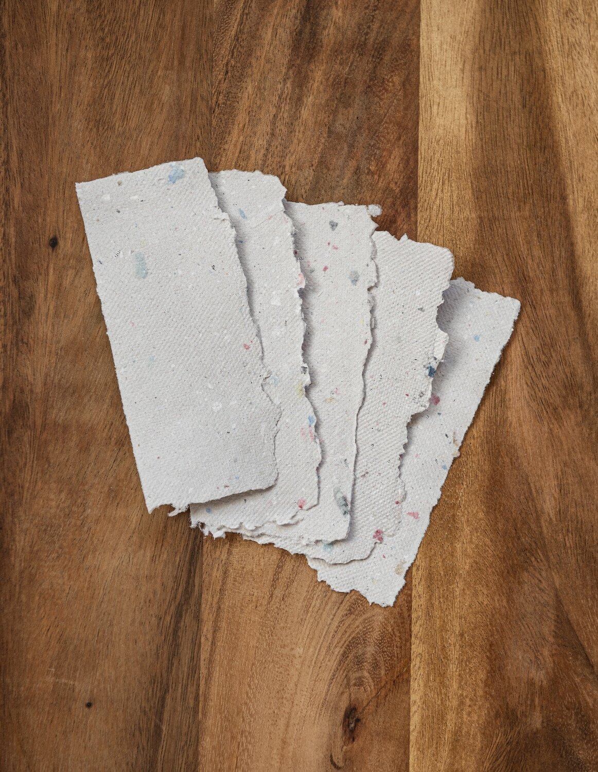 Papierstreifen – recyclingweiss confetti