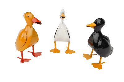 Farmhouse Garden Duck-Metal-Garden-Yard Art-3 Colors and 2 Sizes