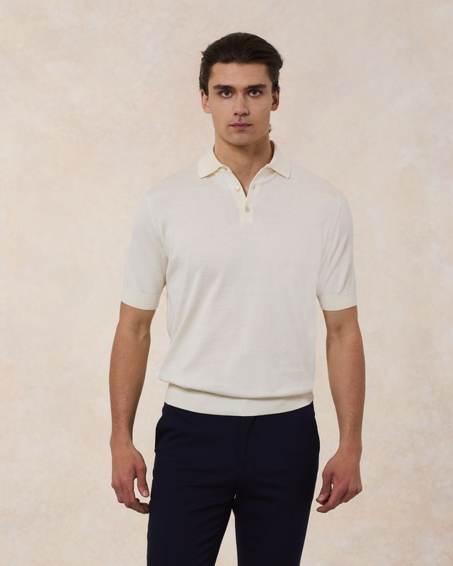 Polo sartoriale in crèpe di cotone superlight, manica calata.