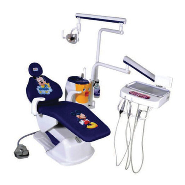DENTAL CHAIR WITH UNDERHANGING DELIVERY SYSTEM
