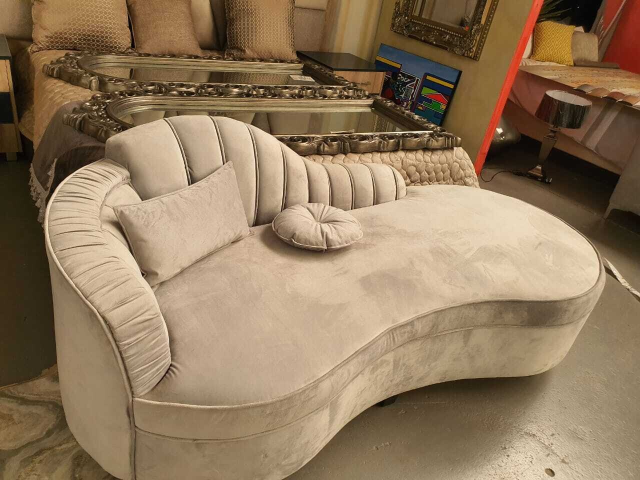 DAY COUCH MARILYN MONROE