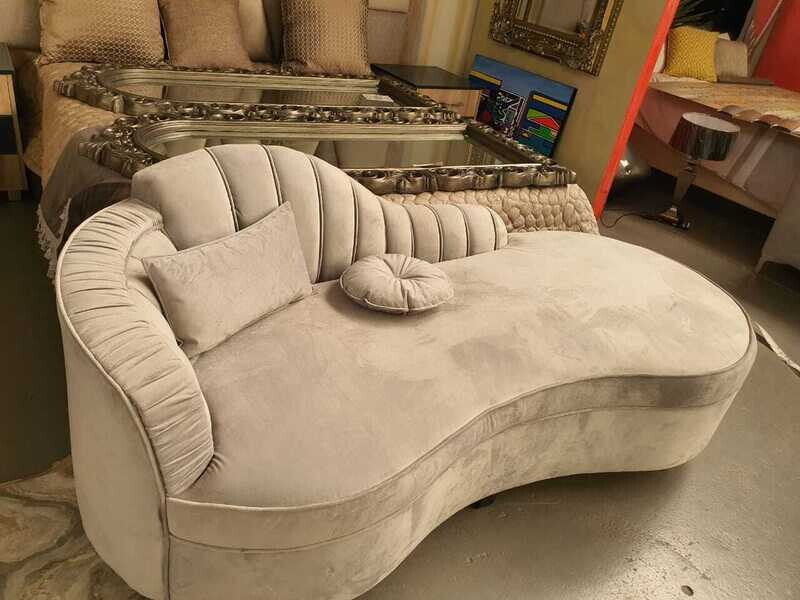 DAY COUCH MARILYN MONROE