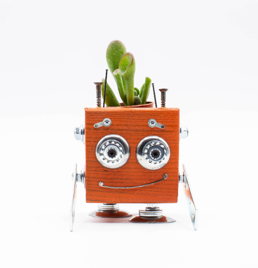Vaso a forma di robot arancione. Porta pianta in legno fatto a mano