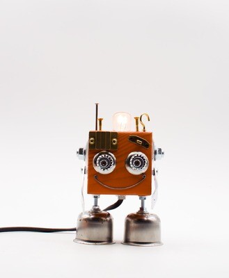 Robot lampada da tavolo in legno arancione lampada da comodino, fatta a mano con materiali di recupero