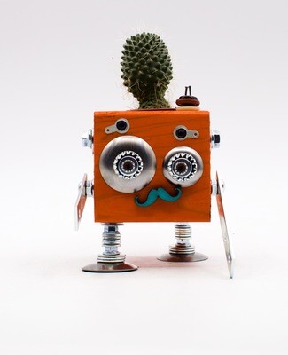 Vaso a forma di robot arancione. Porta pianta in legno fatto a mano