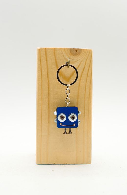 Porta chiavi robot . Portachiavi con bulloni e viti tagliato a laser