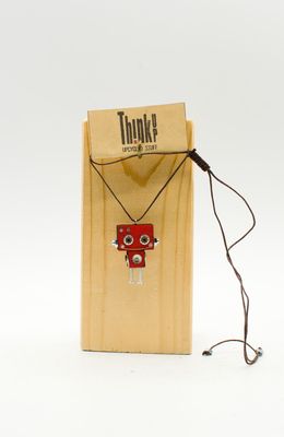 ciondolo robot in legno tagliato a laser. Collana pendente fatta a mano