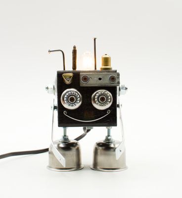 Robot lampada da tavolo in legno NERO. lampada da comodino, fatta a mano con materiali di recupero