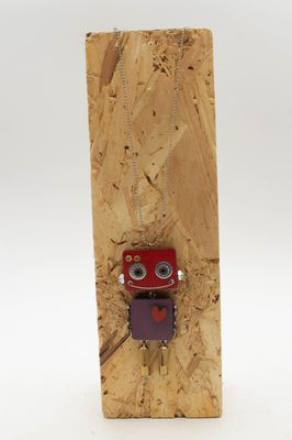Ciondolo robot in legno tagliato a laser. Collana pendente fatta a mano Ciondolo robot in legno tagliato a laser. Collana pendente fatta a mano