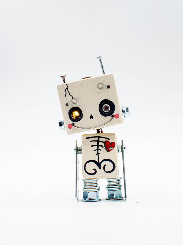 Luce di cortesia robot modello "TESCHIO". Lampada di legno a batteria stile robot fatto a mano