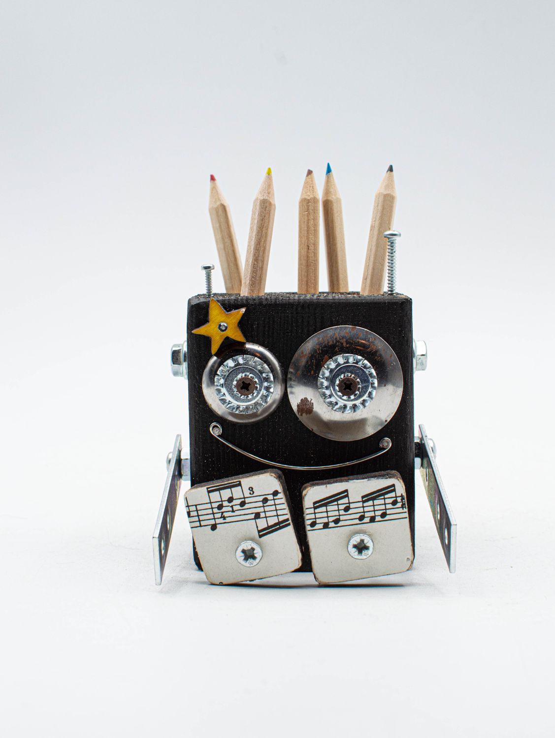 Portapenne a forma di robot nero fatto a mano Portapenne a forma di robot nero fatto a mano