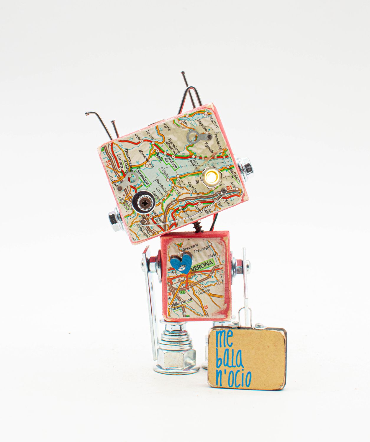 Luce di cortesia robot. Lampada di legno a batteria stile robot modello VIAGGIATORE "Me balla n'ocio!" fatto a mano