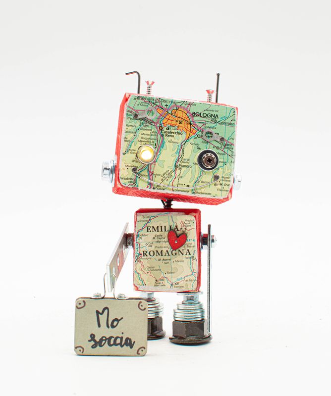 Luce di cortesia robot. Lampada di legno a batteria stile robot modello VIAGGIATORE "Mo soccia" fatto a mano