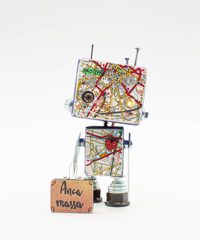 Luce di cortesia robot. Lampada di legno a batteria stile robot modello VIAGGIATORE "Anca massa" fatto a mano