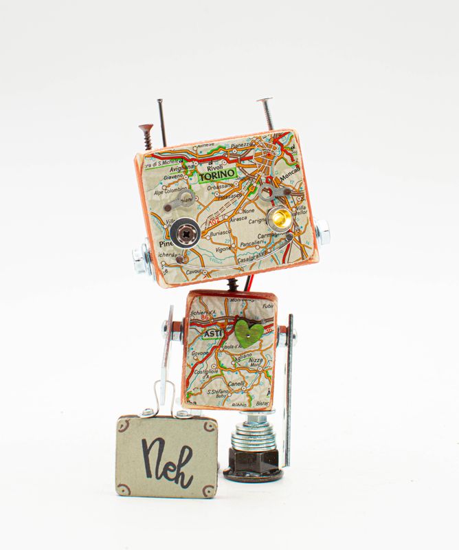 Luce di cortesia robot. Lampada di legno a batteria stile robot modello VIAGGIATORE "Neh" fatto a mano