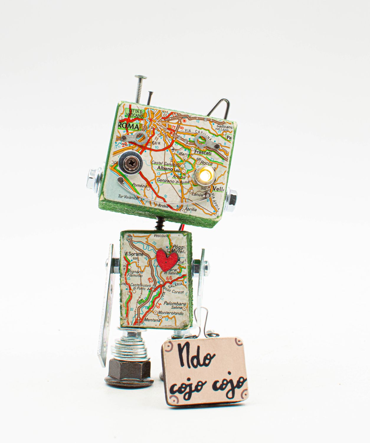 Luce di cortesia robot. Lampada di legno a batteria stile robot modello VIAGGIATORE "Ndo cojo cojo" fatto a mano