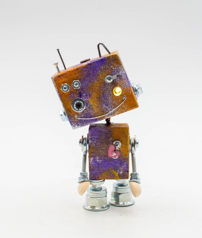 Luce di cortesia robot. Lampada di legno a batteria stile robot modello "RUST" fatto a mano