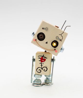 Luce di cortesia robot. Lampada di legno a batteria stile robot modello "SCHELETRO" fatto a mano