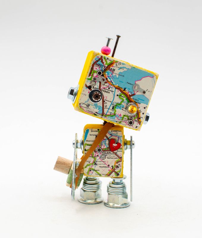 Luce di cortesia robot. Lampada di legno a batteria stile robot modello VIAGGIATORE fatto a mano