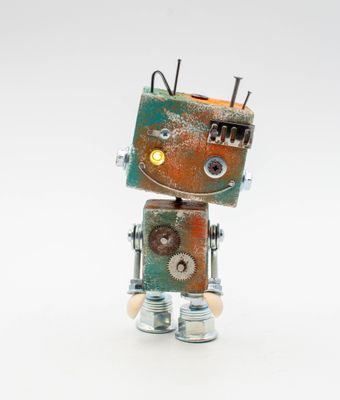 Luce di cortesia robot. Lampada di legno a batteria stile robot modello Luce di cortesia robot. Lampada di legno a batteria stile robot modello "RUST" fatto a mano