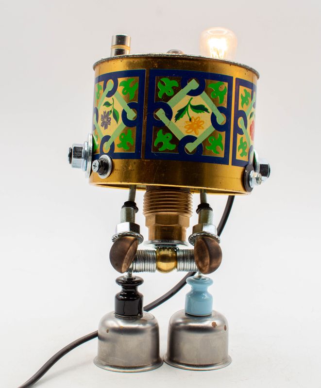 Robot lampada da tavolo stile Robot lampada da tavolo stile "ROBOT" fatta a mano