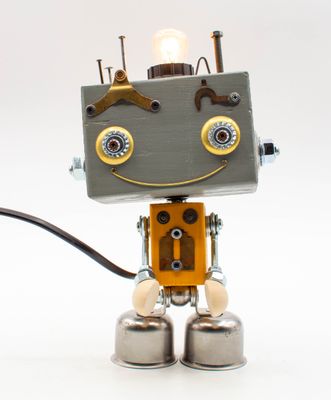Robot lampada da tavolo in legno lampada da comodino, fatta a mano con materiali di recupero