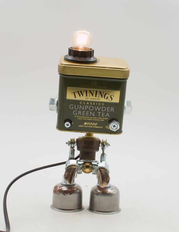 Robot lampada da tavolo stile Robot lampada da tavolo stile "TWININGS" fatta a mano