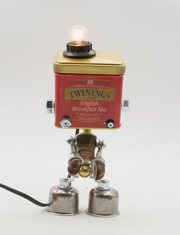 Robot lampada da tavolo stile Robot lampada da tavolo stile "TWININGS" fatta a mano