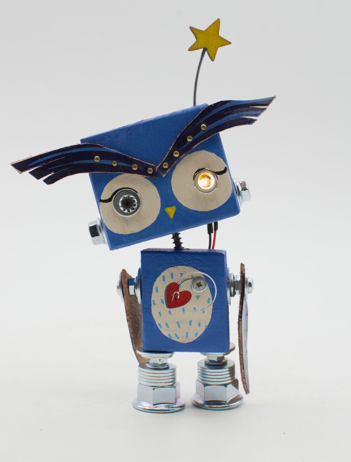 Luce di cortesia robot. Lampada di legno a batteria stile robot modello Luce di cortesia robot. Lampada di legno a batteria stile robot modello "GUFO" fatto a mano