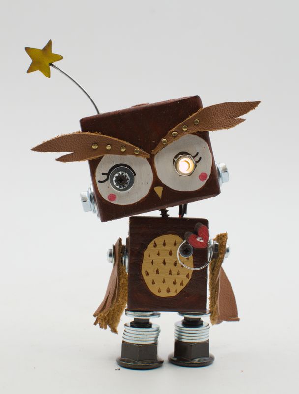 Luce di cortesia robot. Lampada di legno a batteria stile robot modello "GUFO" fatto a mano