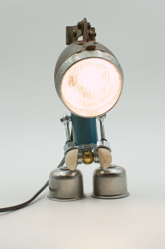 Robot lampada da tavolo stile Robot lampada da tavolo stile "FANALE" fatta a mano
