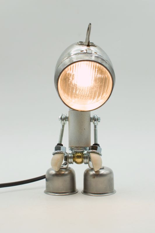 Robot lampada da tavolo stile Robot lampada da tavolo stile "FANALE" fatta a mano