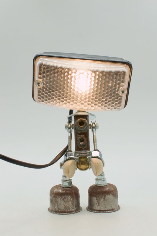 Robot lampada da tavolo stile Robot lampada da tavolo stile "FANALE" fatta a mano