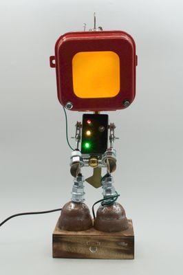 Robot lampada da tavolo stile Robot lampada da tavolo stile "ANTINCENDIO" fatta a mano