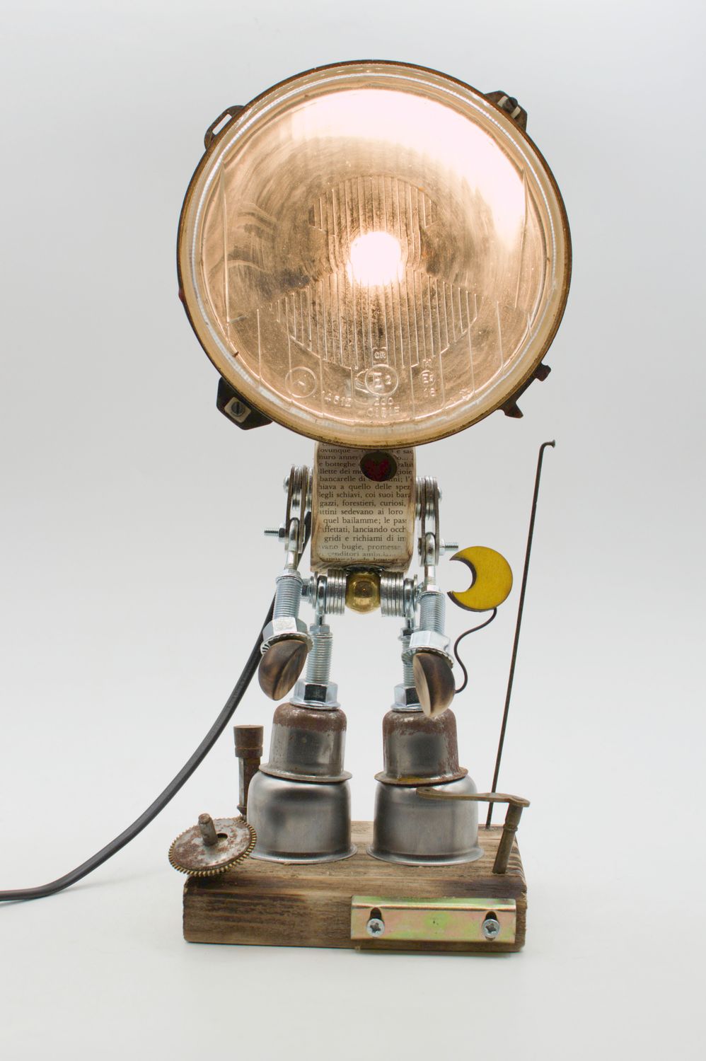 Robot lampada da tavolo stile Robot lampada da tavolo stile "FANALE" fatta a mano