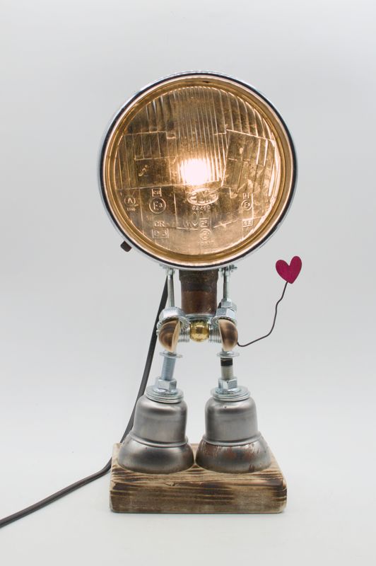 Robot lampada da tavolo stile Robot lampada da tavolo stile "FANALE" fatta a mano