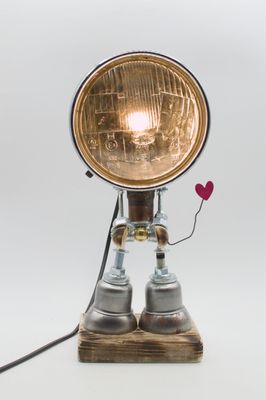 Robot lampada da tavolo stile Robot lampada da tavolo stile "FANALE" fatta a mano