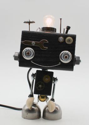 Robot lampada da tavolo in legno lampada da comodino, fatta a mano con materiali di recupero Robot lampada da tavolo in legno lampada da comodino, fatta a mano con materiali di recupero