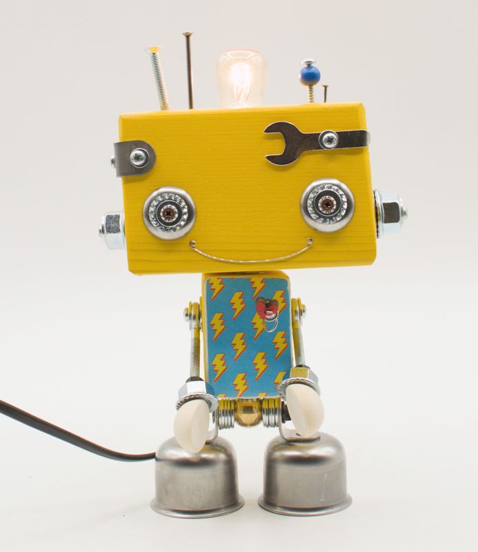 Robot lampada da tavolo in legno lampada da comodino, fatta a mano con materiali di recupero