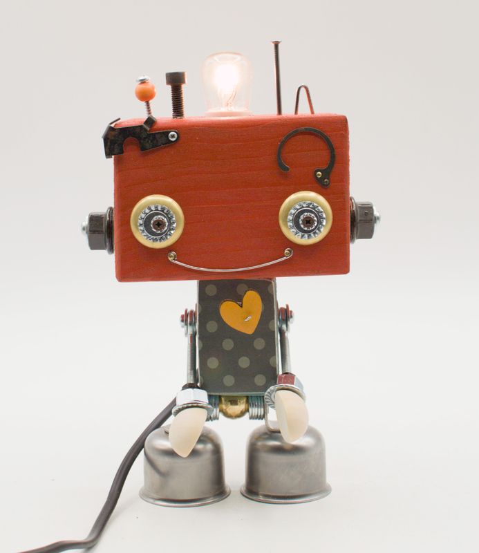 Robot lampada da tavolo in legno lampada da comodino, fatta a mano con materiali di recupero
